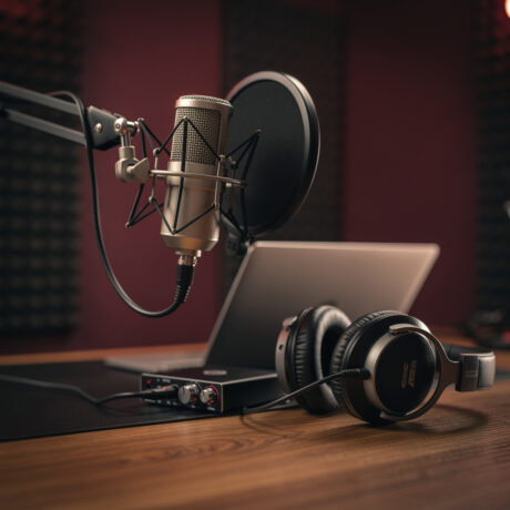 Cómo Crear y Lanzar Tu Podcast